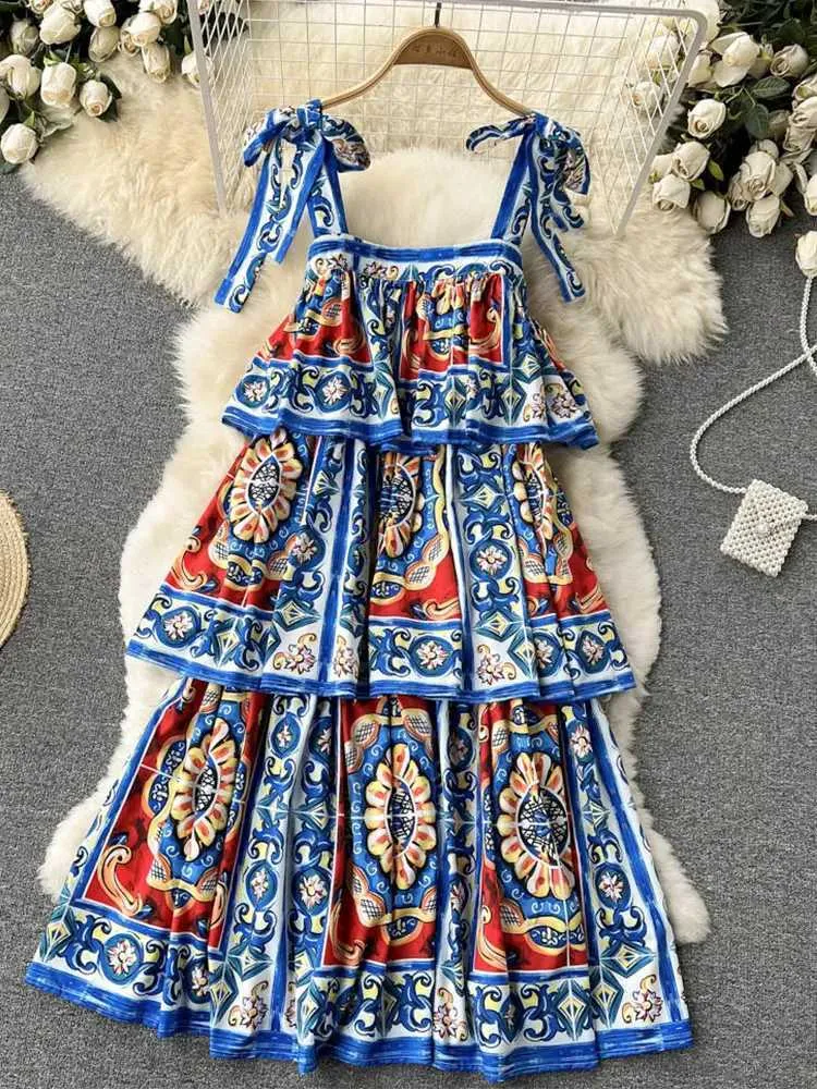 Grundläggande casual klänningar 2022 Runway Designer Cake Dress Womens Sexig Bow Slide Backless Cascade Ruffles Bohemian Flower Print Party Dress Robe M56206 J240222