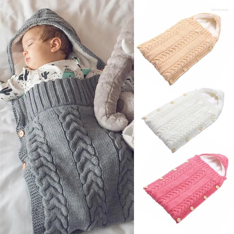 Couvertures tricotées pour bébé, sac de couchage, bouton à capuche, automne et hiver, poussette épaisse, accessoires mignons, accessoires nés