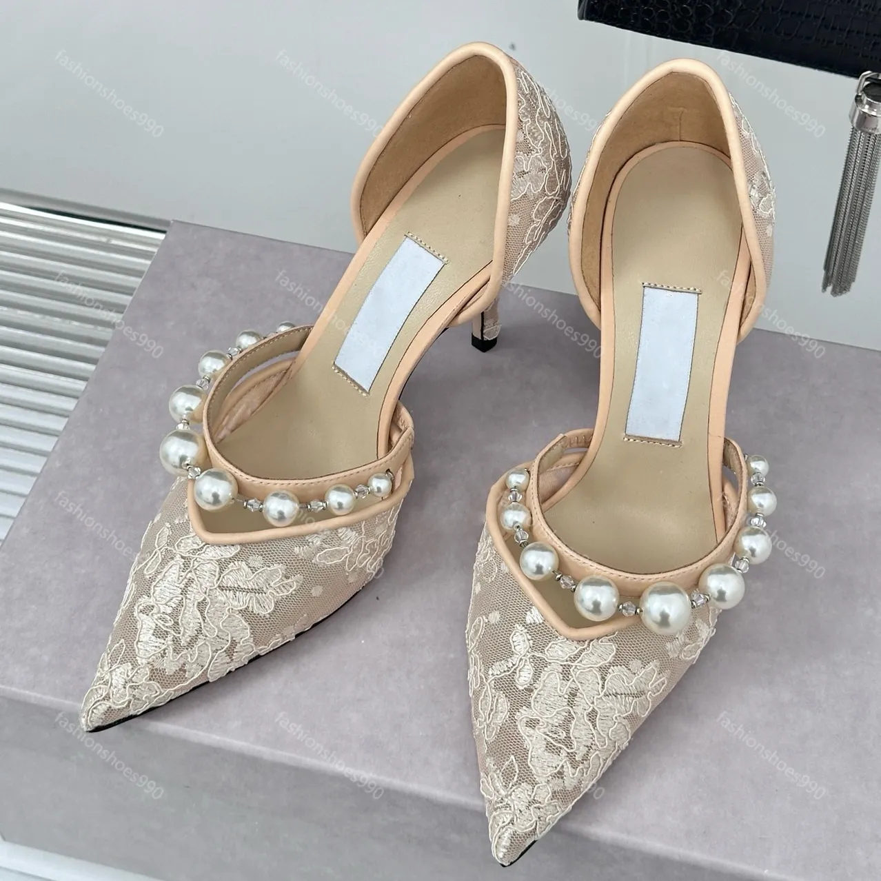 Scarpe eleganti da donna con tacco in pizzo floreale perlato Décolleté a punta bianchi avorio impreziositi da donna Scarpe da sera classiche con tacco alto sexy con scatola 10A calzature di fabbrica