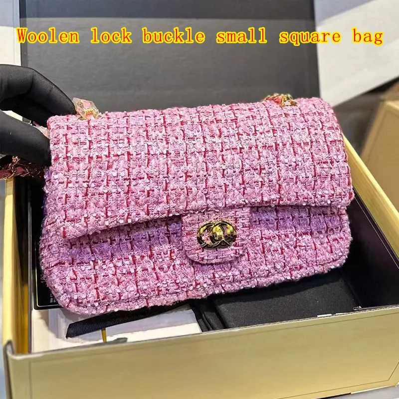 2024 CC Nuova borsa di design Borsa a tracolla di lusso Borsa a tracolla da donna Borsa classica con patta catena leggera 25 cm 30 stili Chiusura con fibbia di lana piccola borsa quadrata stile pigro