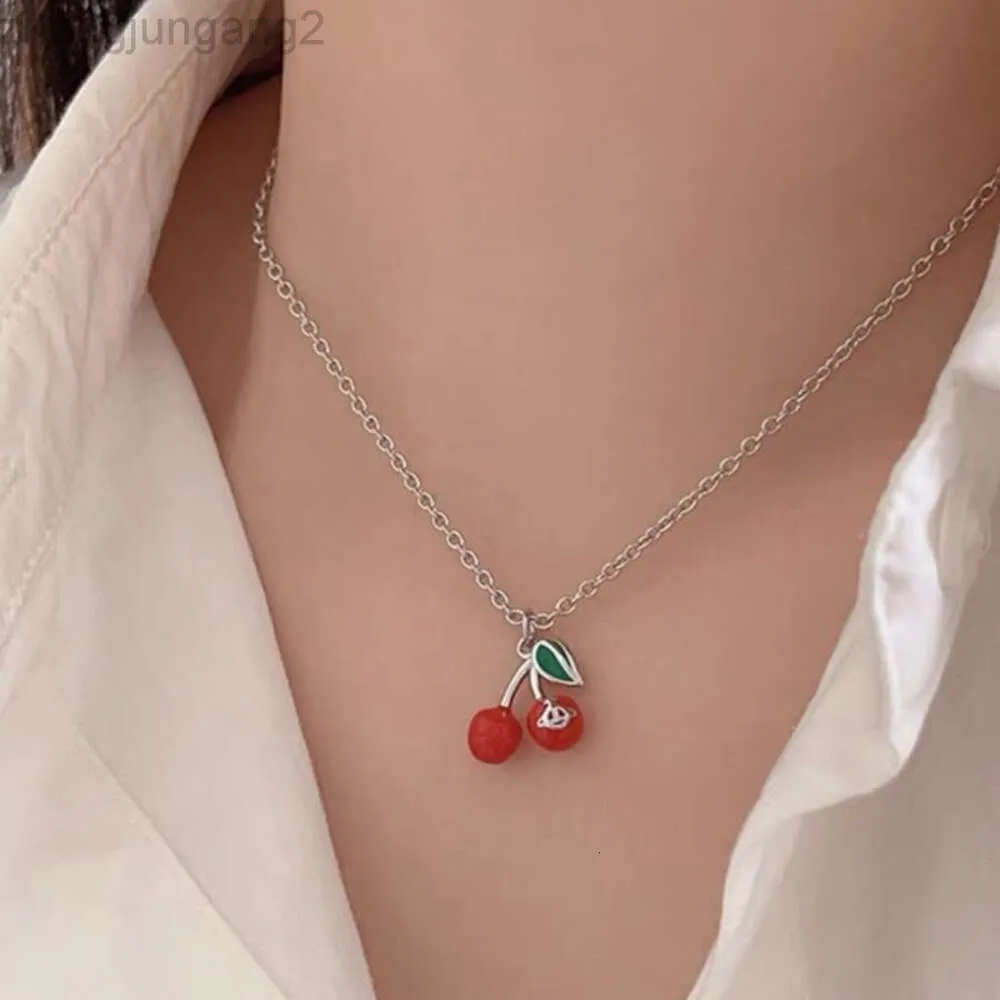 Дизайнер Vivianes Westwoods Jewelry Viviennr Western Empress Вдовствующая императрица Cherry Saturn Ожерелье с подвеской Милое и милое ювелирное изделие высокого выпуска для девочек