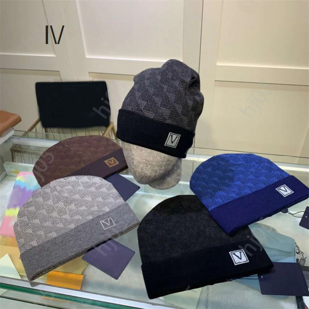 1APlaid Designer Beanie Designer Hats för män Stickade Bonnets Winter Hat Fall Thermal Skull Cap Ski Travel Classical Luxury Beanies Brown Blacxxs