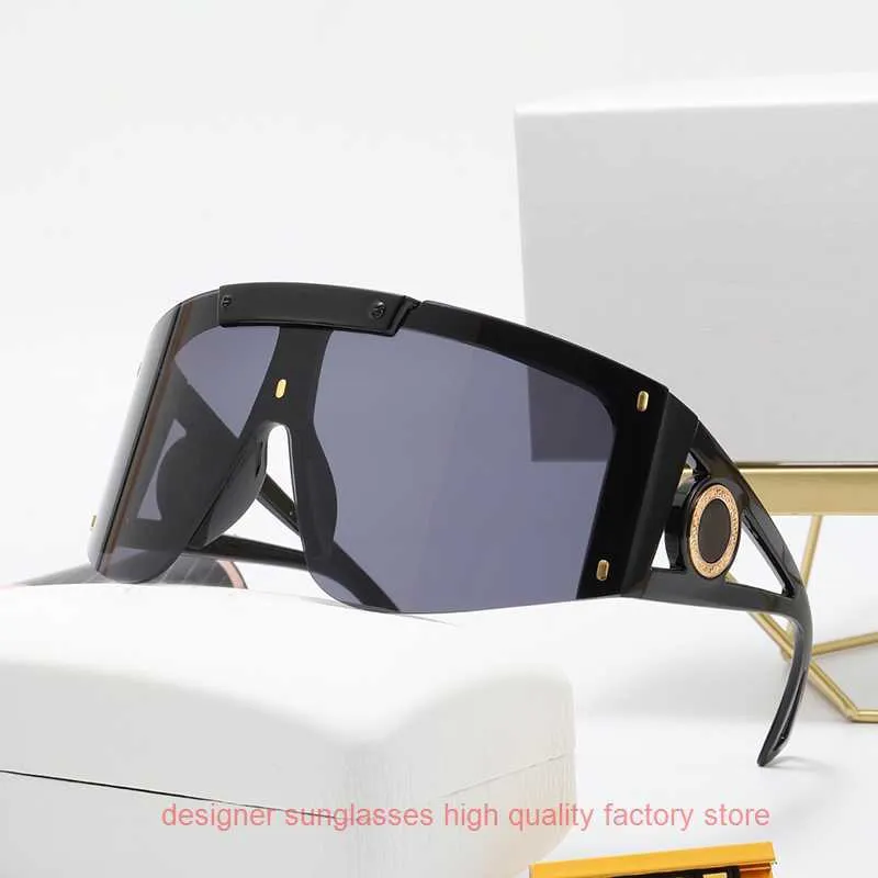 Klassiska solglasögon Mens Fashion Solglasögon Designer Kvinna One Piece Lens Goggles Trend Color Stor storlek Driving Eyewear Spectacle Frame Integrated