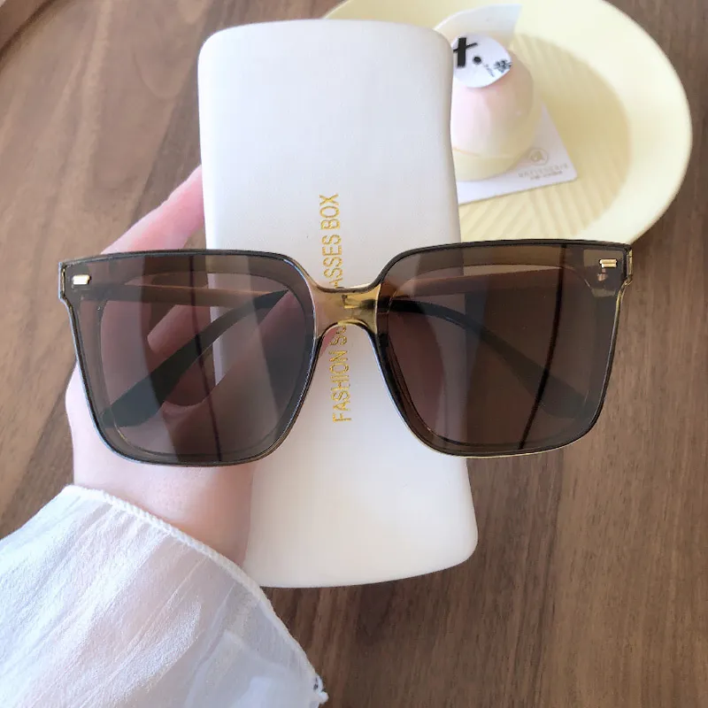 Oversized Square Sunglasses with UV Protection & Pouch Set Amazon.com: The Fresh Oversized Square Sunglasses for Women  main image 4