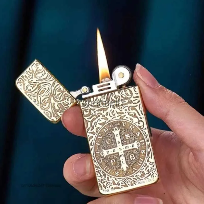 Lighters The New Original Thin Pure Copper Kerosene Lighter Flint Wheel Ignition Windproof Cigarette Lighter Smoking Gadget 0.6CM YQ240222