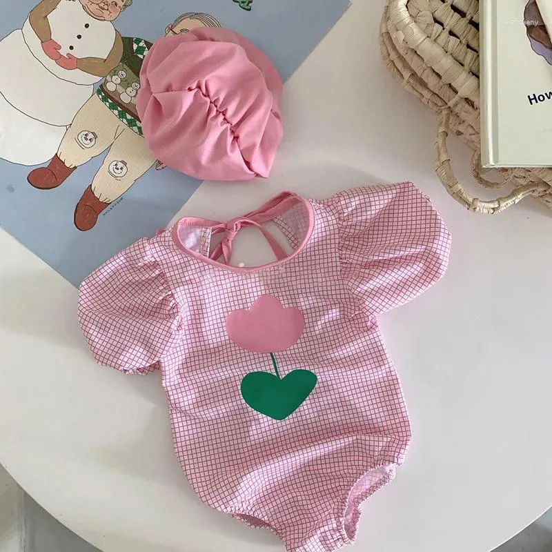 Kläder sätter 2024 Summer Baby Girls Swimsuit Plaid tryckta blommor Skinny Lantern Sleeve Drawstring Romper Infant Onesie