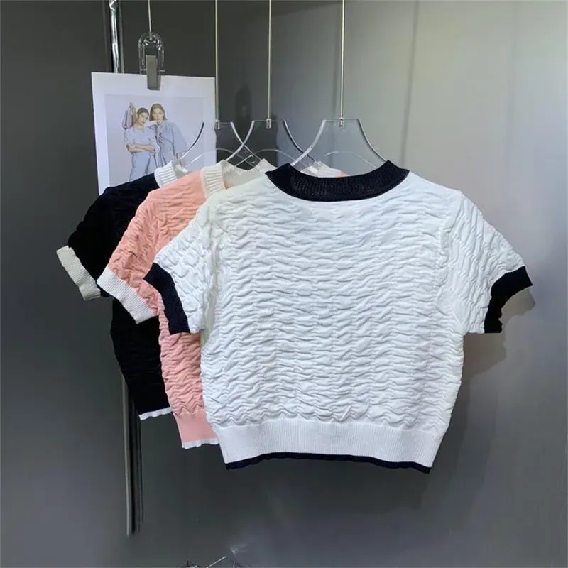 2023 primavera/verão camiseta nova feminina bolha dobra pequena fragrância contraste em torno do pescoço manga curta peito carta bordado na moda tops-l