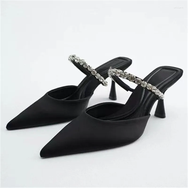 Sandali Donna Ciabatte tacco alto 2024 WSL TRAF Catena di metallo Decora Stiletto nero Décolleté Moda Autunno Donna Slingback