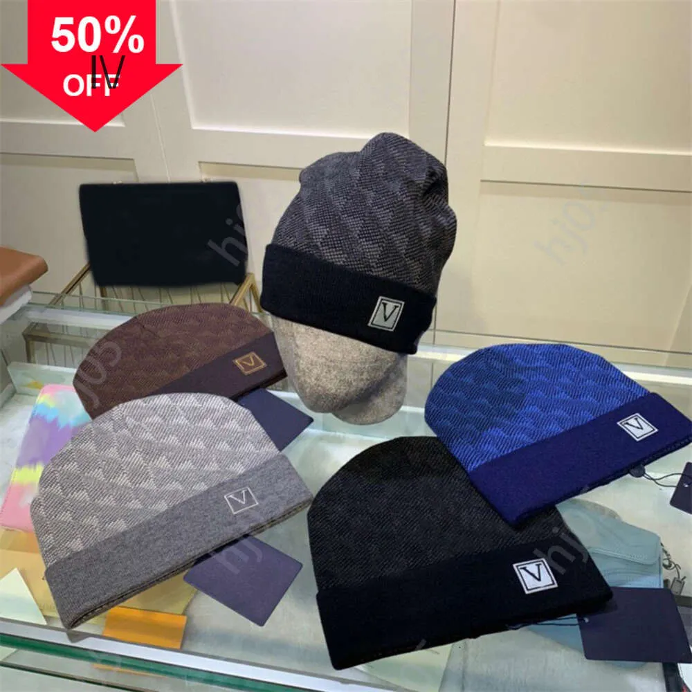 Aplaid Tasarımcı Beanie Tasarımcı Erkekler İçin Şapkalar Knited Bonetets Kış Şapkası Sonbahar Termal Kafatası Kapağı Kayak Seyahat Klasik Lüks Beanies Kahverengi Siyah Gri Keep WA32LWS