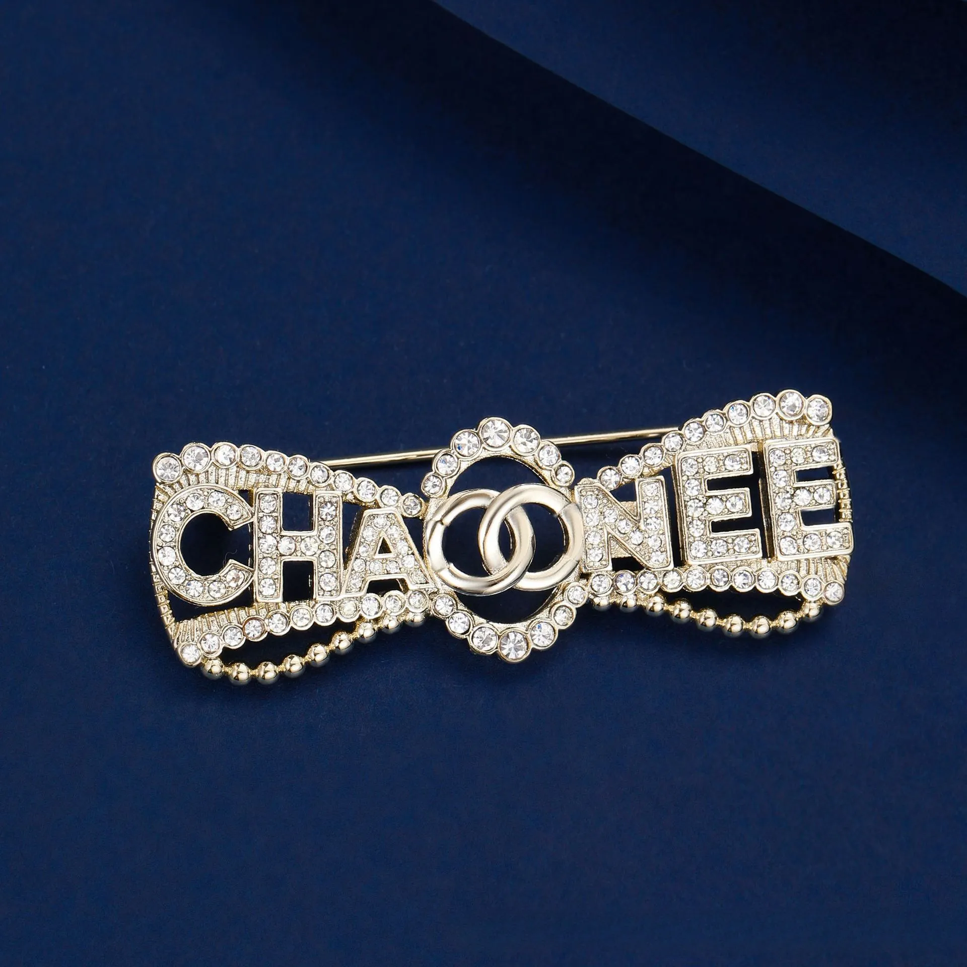 Broches de styliste à breloques de haute qualité pour femmes, accessoires de mode, bijoux de fête, cadeau, nouvelle collection 2024