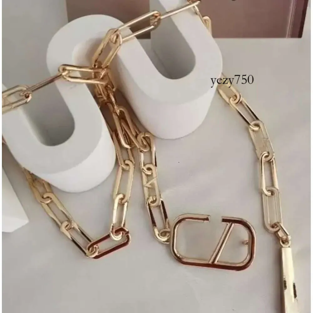 valentinolies Classic Metal Chain Letter Belts Women Fashion Versatile Light Waist Chains Men Designer Belt 1328