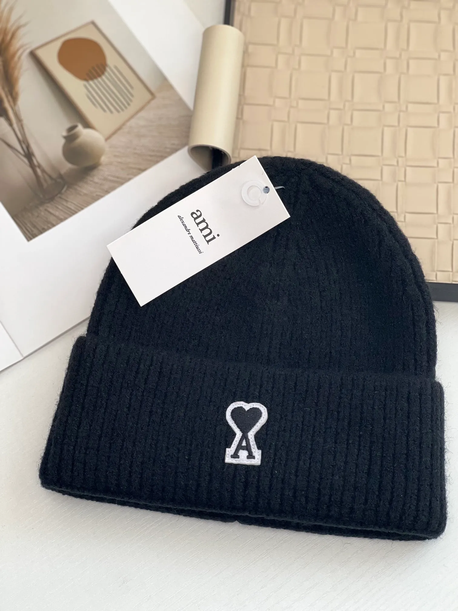 AMI Love Beanie Francês moda de luxo nova força chapéu de malha do mesmo estilo para homens e mulheres Preto Ami de Beanie