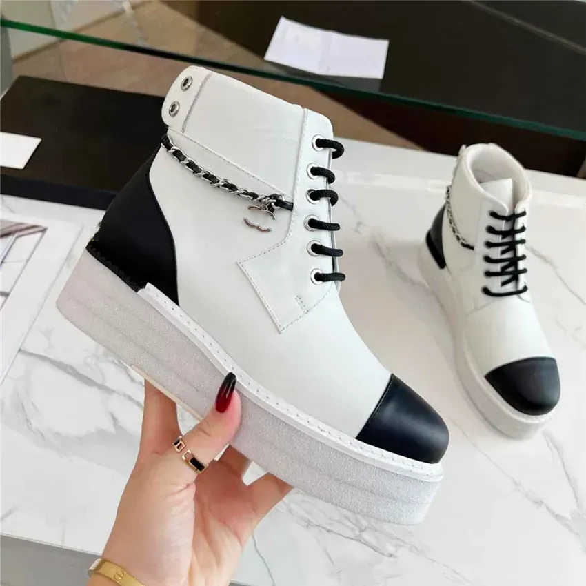 2024 أزياء جديدة للسيدات الزخرفة الثلجية انزلاق مضاد للانزلاق الفارس مارتن تصميم فاخر الجوارب أحذية غير رسمية