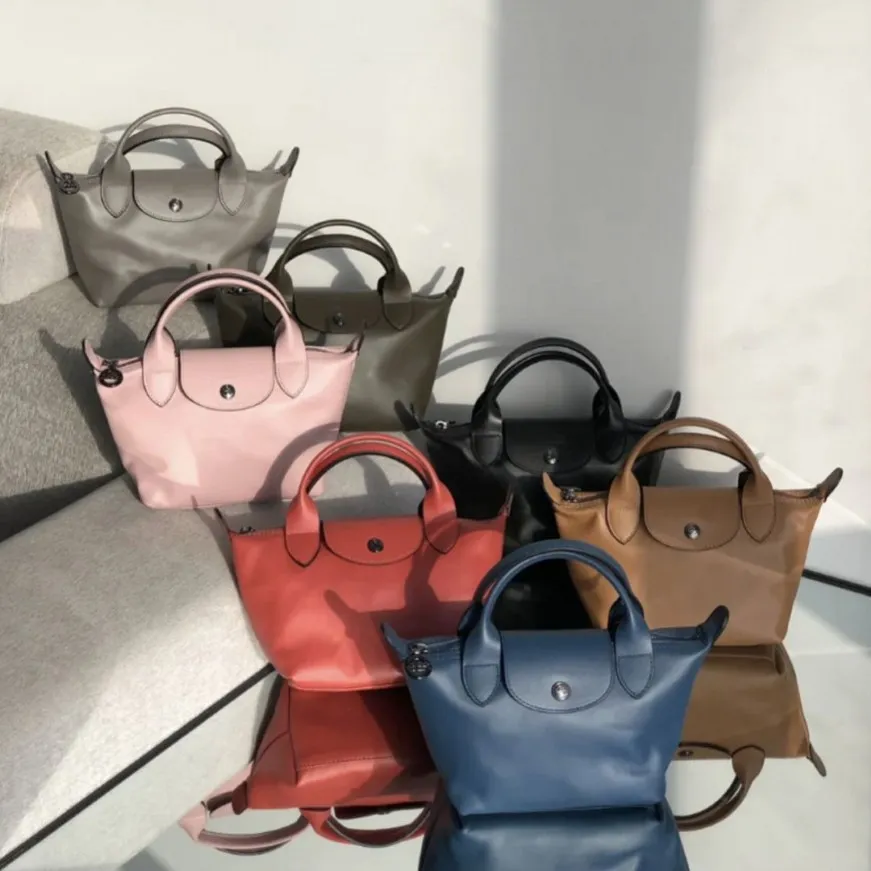 12 ألوانًا عبر الجسم أكياس كتف الكتف النسائية Lambskin Leather Crossbody Bag Fashion Fashion Female Mini Wallet Designer194k