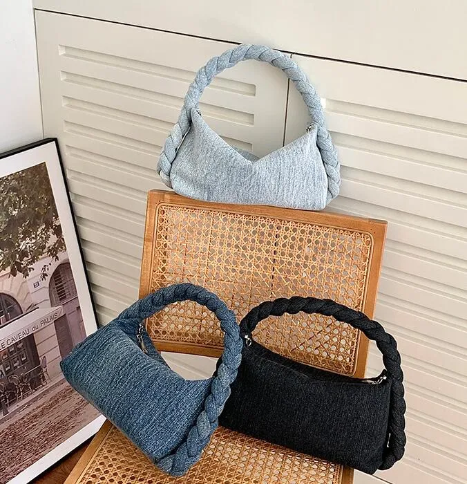 Borsa da donna con gnocchi di jeans blu Borsa da hobo con catena di design Borsa morbida di grande capacità Borsa a tracolla con tracolla a tracolla di alta qualità con pochette intrecciata