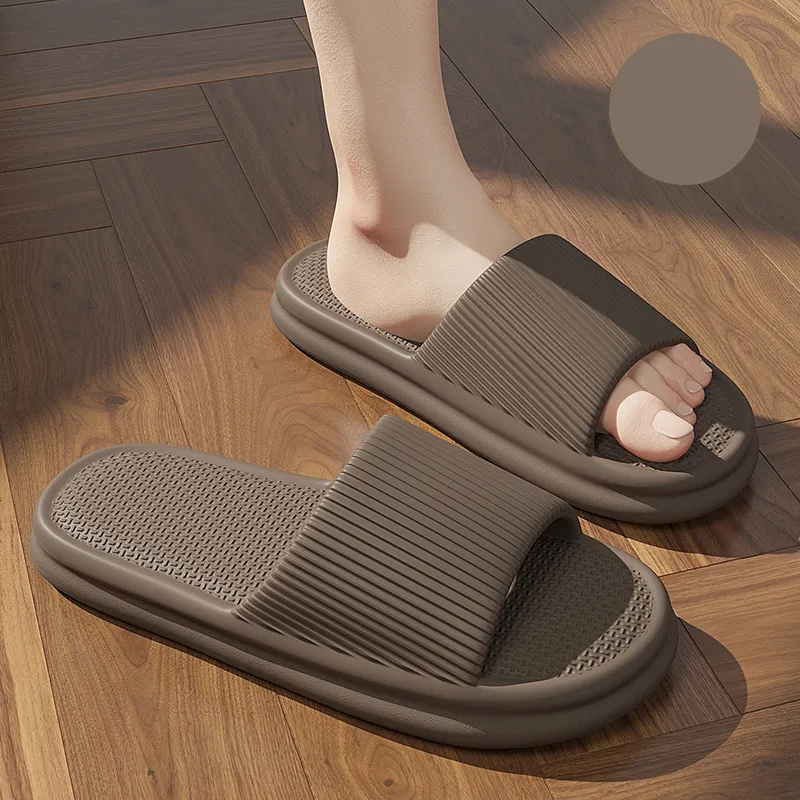 2024 Pantofole in gomma piatte per donna, bagno, piscina, uso domestico, sandali marroni