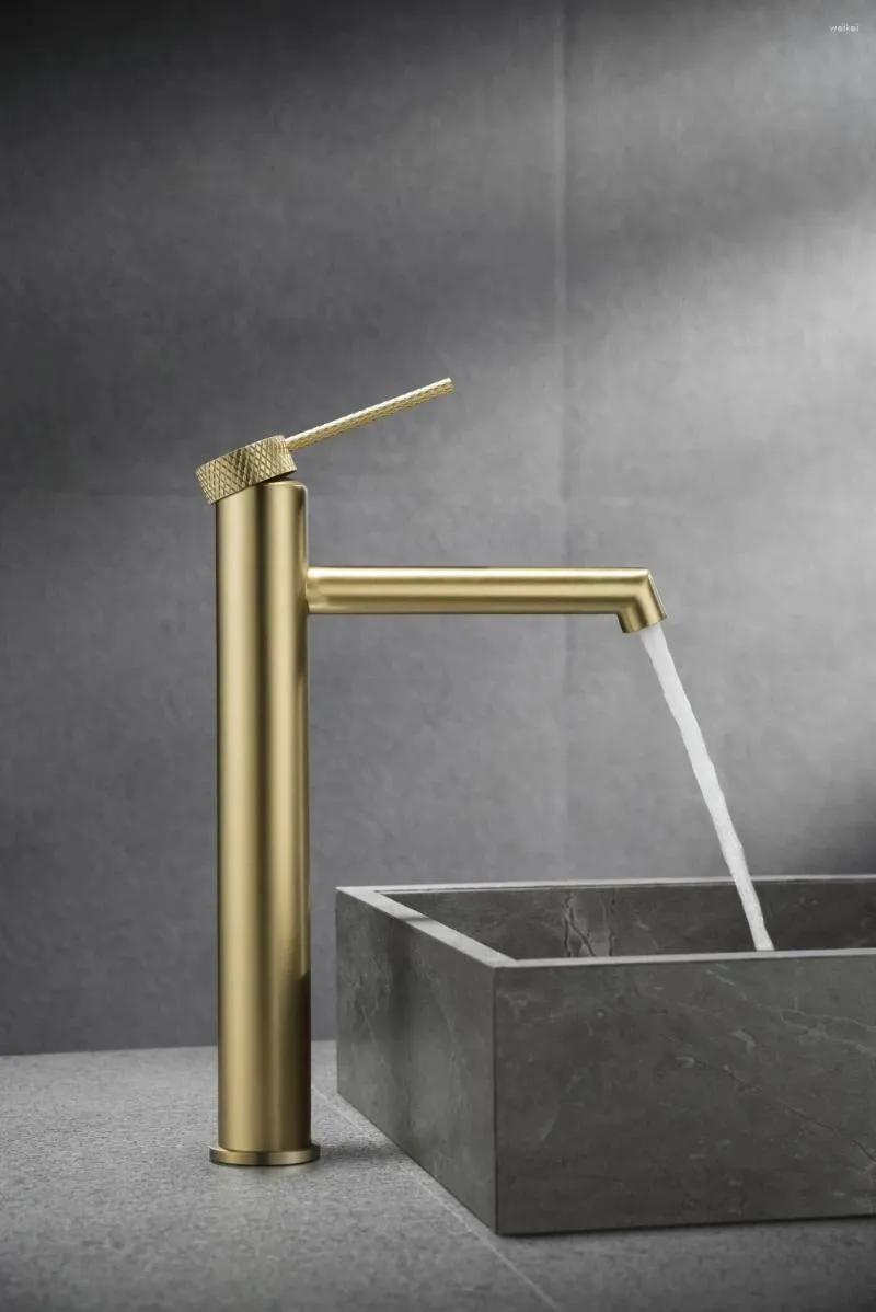 Rubinetti per lavandino del bagno Rubinetto in ottone dorato spazzolato di lusso Design della moda Miscelatore per lavabo artistico Rubinetto monoforo Alta qualità superiore