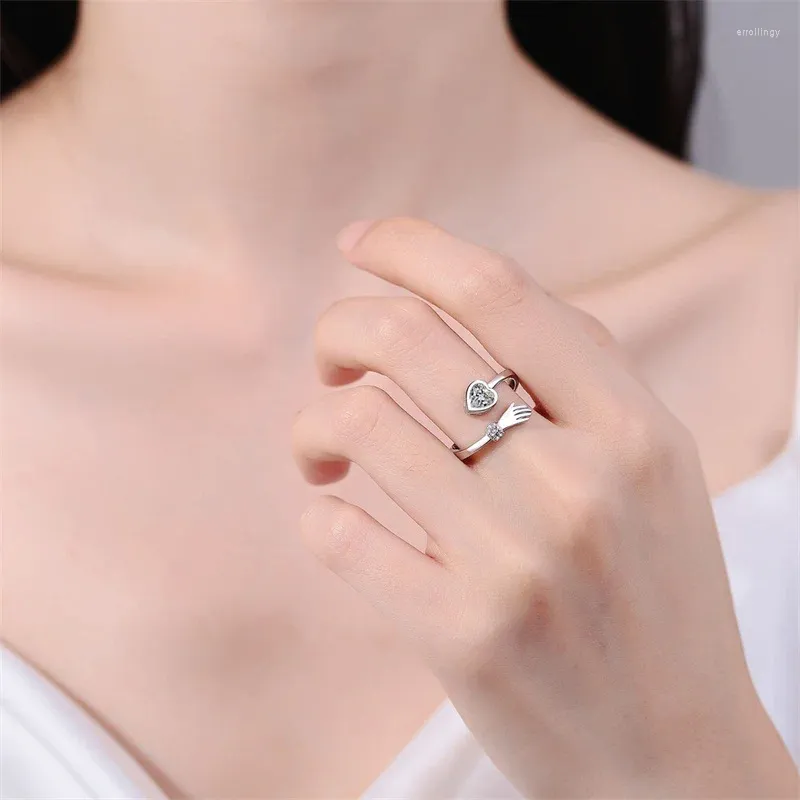 Cluster Rings Embrace Hand For Women Men Colorful Heart Zircon Finger Ring Creative Design Wedding Party Couple Jewelry Gifts
