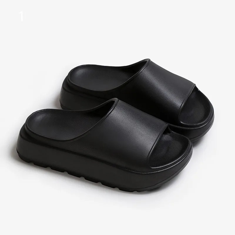 Pantofole da donna I sandali con la suola spessa sono versatili da indossare per le donne all'aperto e aumentano l'altezza delle scarpe nere