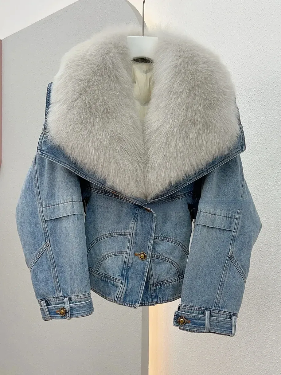Fur 2023 NOWA Zimowa modna kobiety Krótka dżinsowa kurtka 90% biała gęś Down Down Natural Fox Fur Cllar Płaszcz Grutuje się ciepło