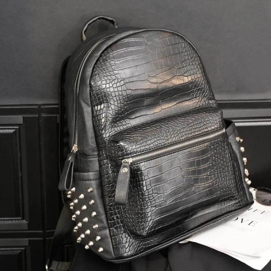 Fabriksdirektör Handväska Personlighet Rivet Punk Ryggsäck Krokodilmönster Fashion Student Bag Street Fashions Crocodiles Patter284e