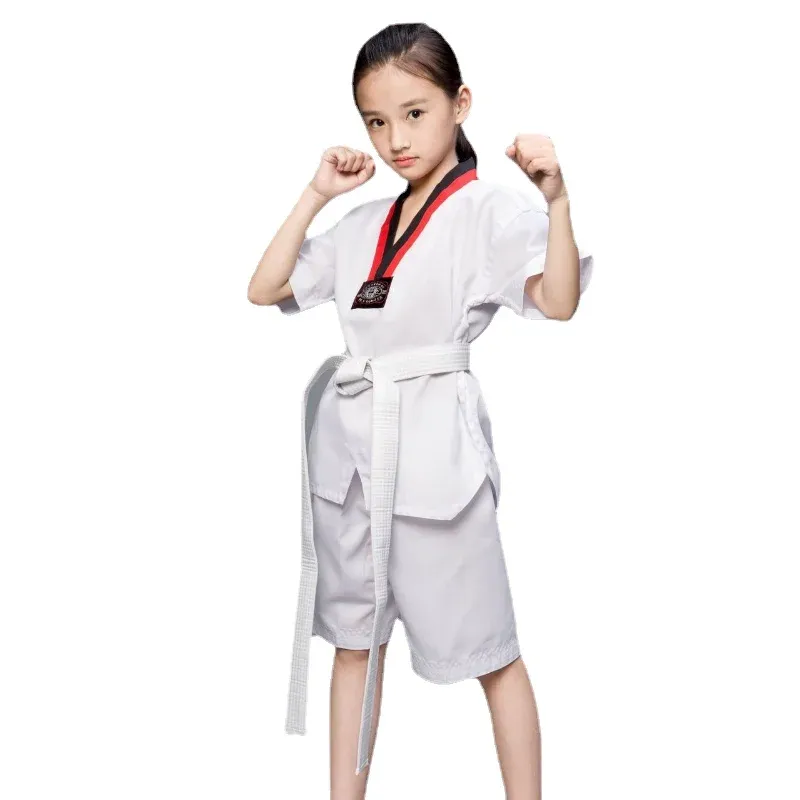 Producten Nieuwe witte taekwondo -uniformen wtf Karate judo dobok kleding kinderen volwassen unisex half mouw gi uniform tkd kostuums kleding