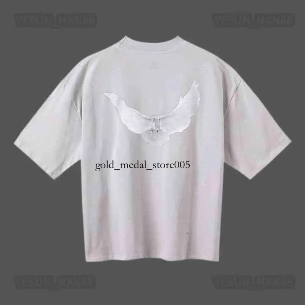 Diseñador Kanyes Classic Wests T Shirt Three Party Joint Peace Dove Impreso Agua de lavado Mangas cortas High Street para hombre y para mujer Yzys Tees 87