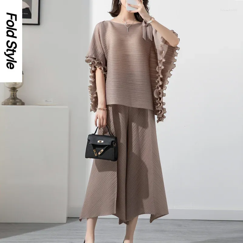 Arbetsklänningar veckad modeuppsättning 2024 Summer Short Sleeve Top Design Feel Loose and Elegant Slim Wide Leg Pants Two Piece