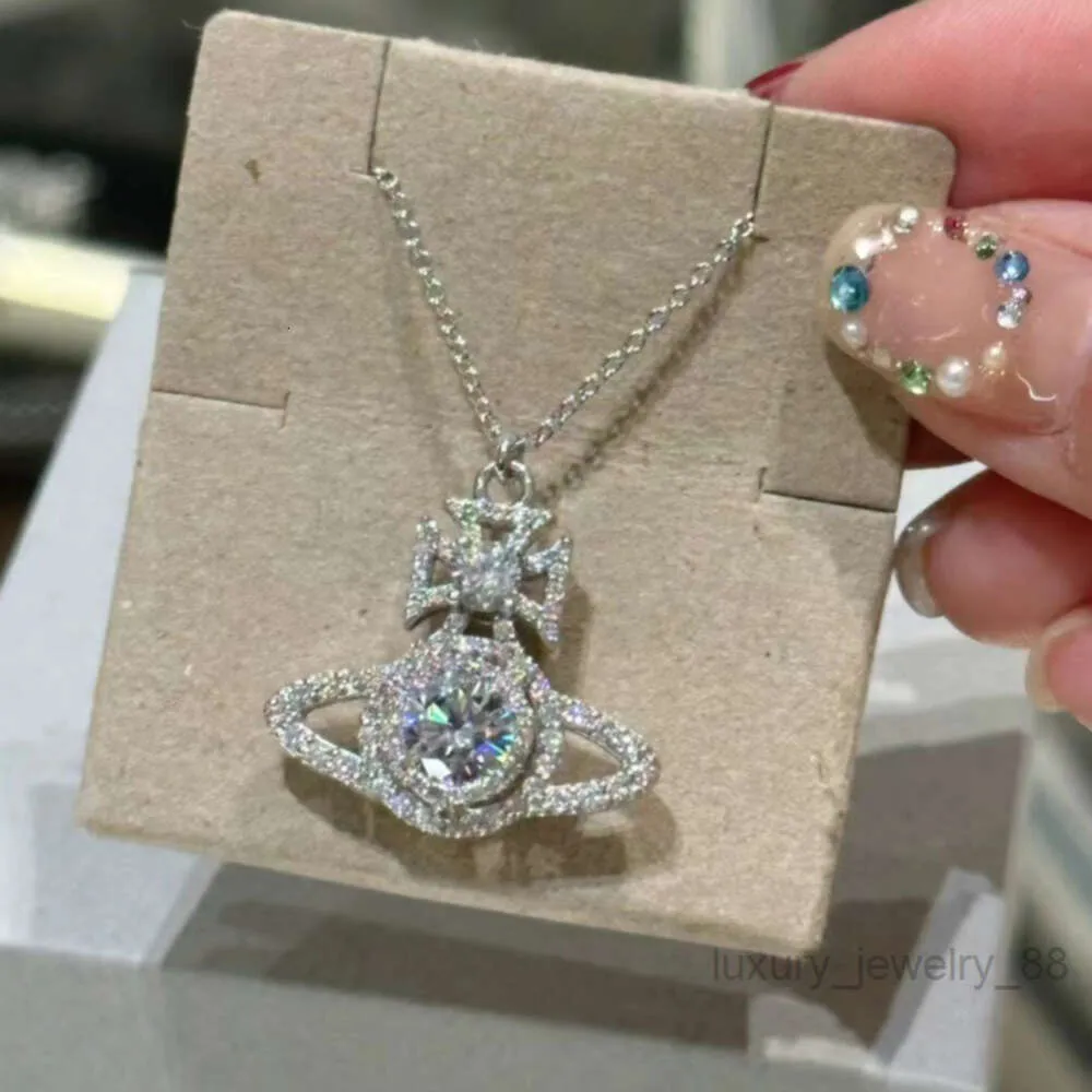 女性のためのネックレスデザイナーネックレスVivienenwestwood Luxury Jewelry Viviane Westwood Necklace New Western Empress Dowager Sparkling Diamond Necklace Same Doub