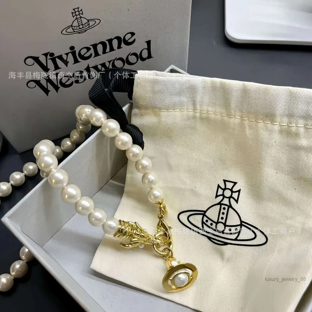 女性のための衛星ネックレスデザイナーネックレスVivienenwestwood Luxury Jewelry Viviane Westwood Necklace New Queen Mother of the Loong Limited Saturn Penの年