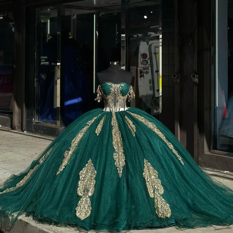 Siyahımsı yeşil quinceanera elbiseleri omuz kapalı 16 kız için altın aplikler boncuk tull prenses balo elbiseleri doğum günü vestidos de