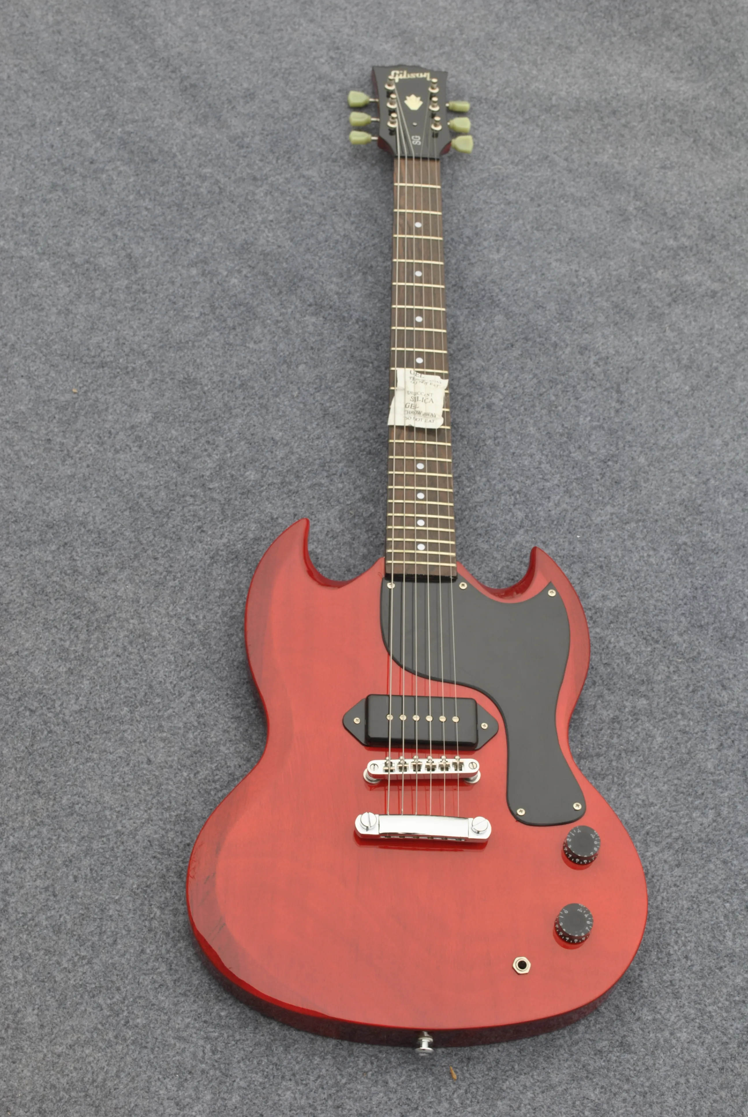 Guitare électrique SG de haute qualité rouge cerise, matériel en nickel chromé, un micro, belle protection de micro, en stock, expédition rapide