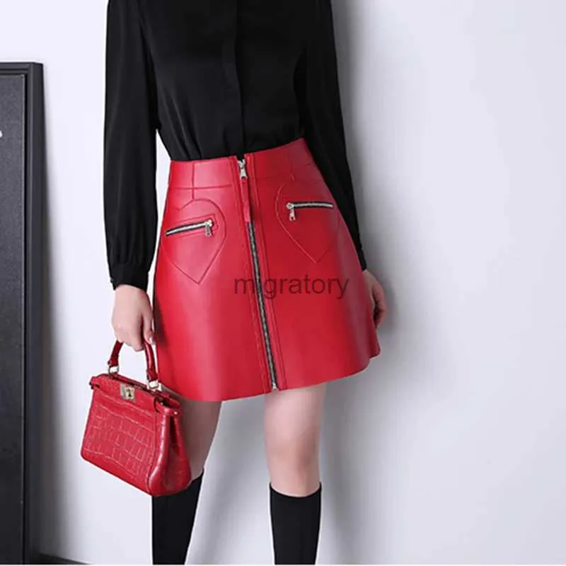 Jupes Skorts en gros en peau de mouton Jupe Sexy jeune fille amour pantalon poche fermeture éclair taille haute a-ligne Jupe courte femmes en cuir véritable rouge YQ240223