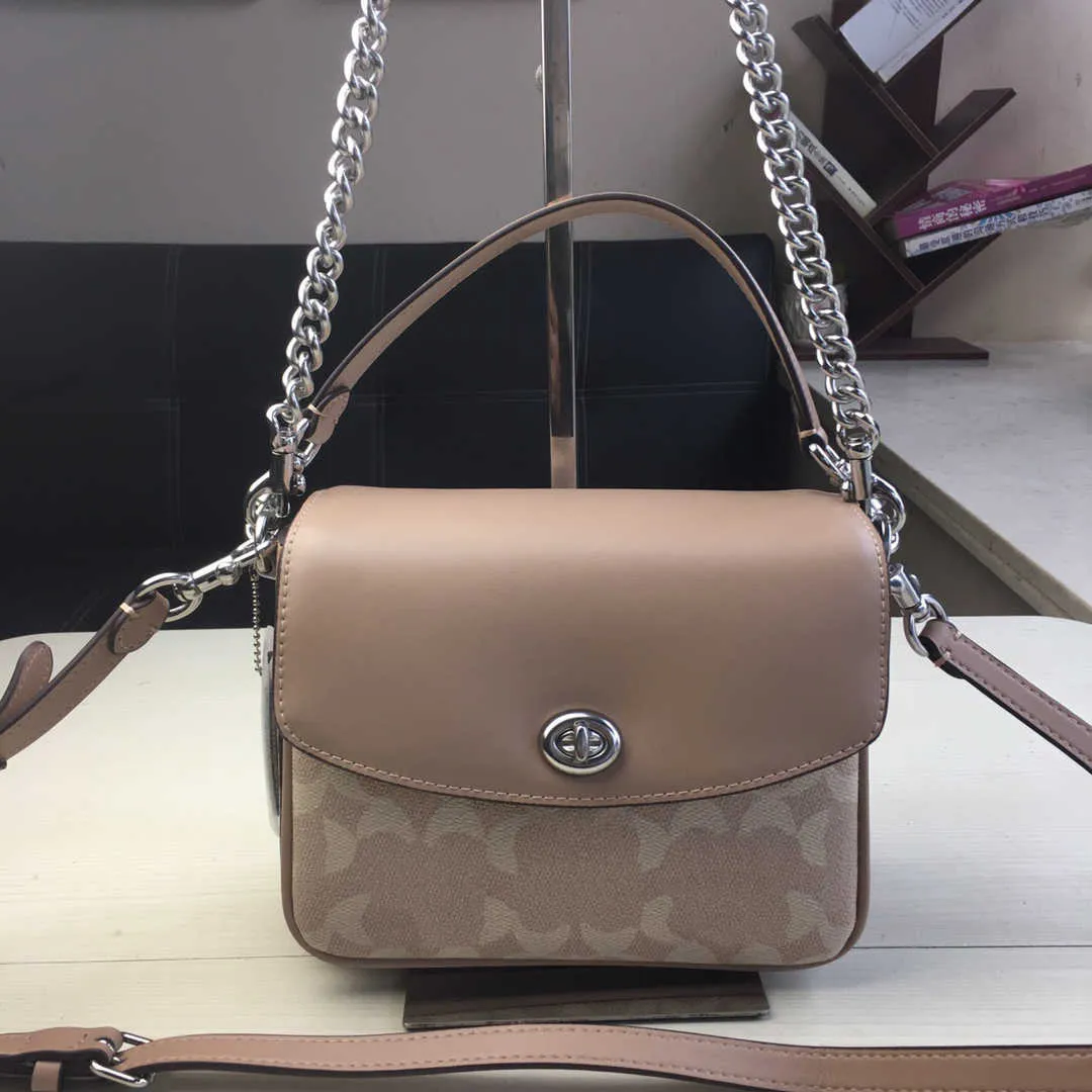 Cassie Small Messenger Bag Mustery Women Sag Diagonal Straddle Handheld Chain Bag 240215 10 570 DHgate