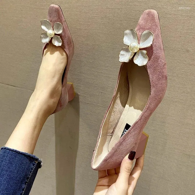 Geklede schoenen Elegante zoete bloemen Parel Hoge hakken Suède vierkante halfhoge hak Enkele modefeest Damespompen Dames