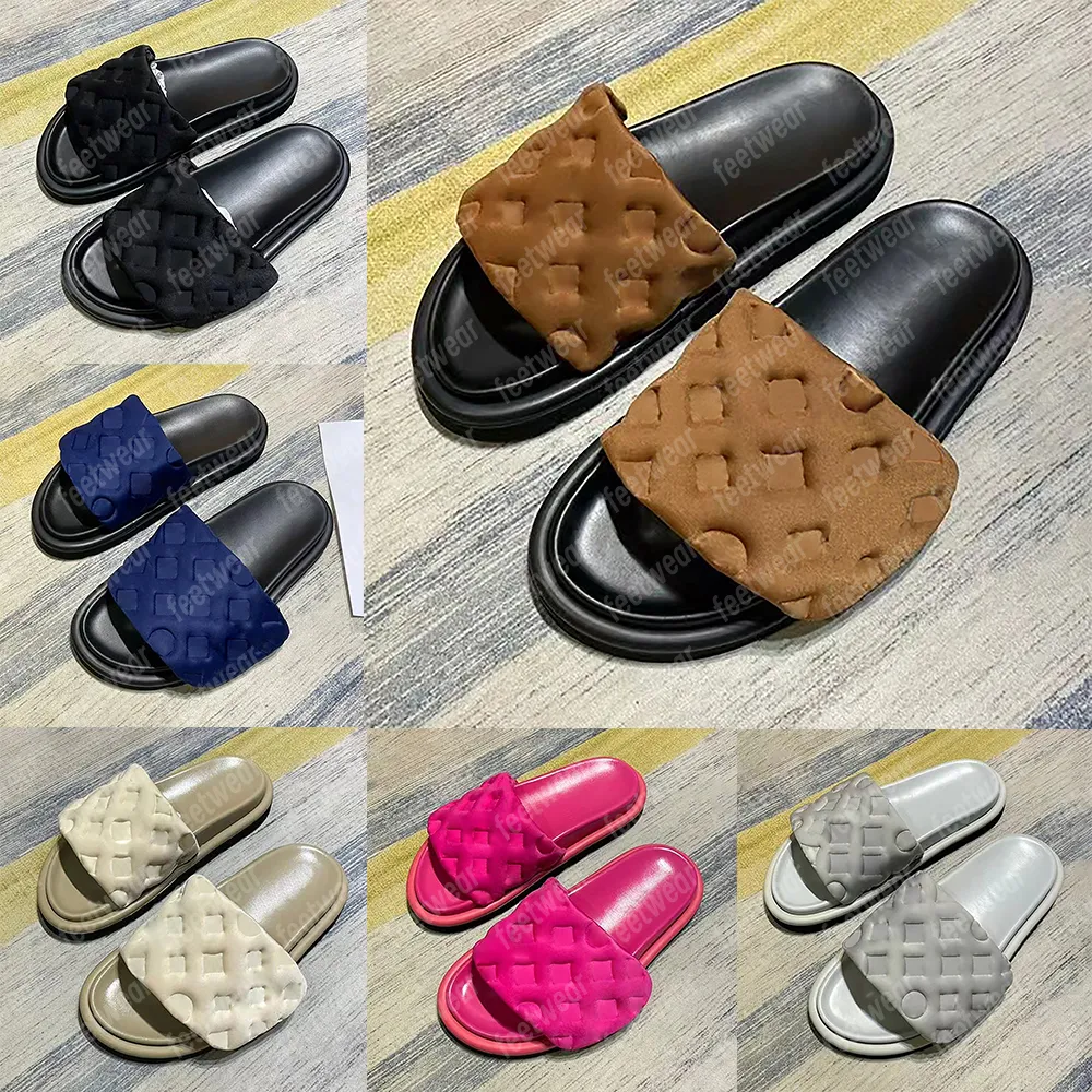 Designer tofflor pool kudde komfort präglade mulor sandaler trippel svartrosa beige elfenben lyxiga män kvinnor sommarstrand platt toffel sandal mens glides skor