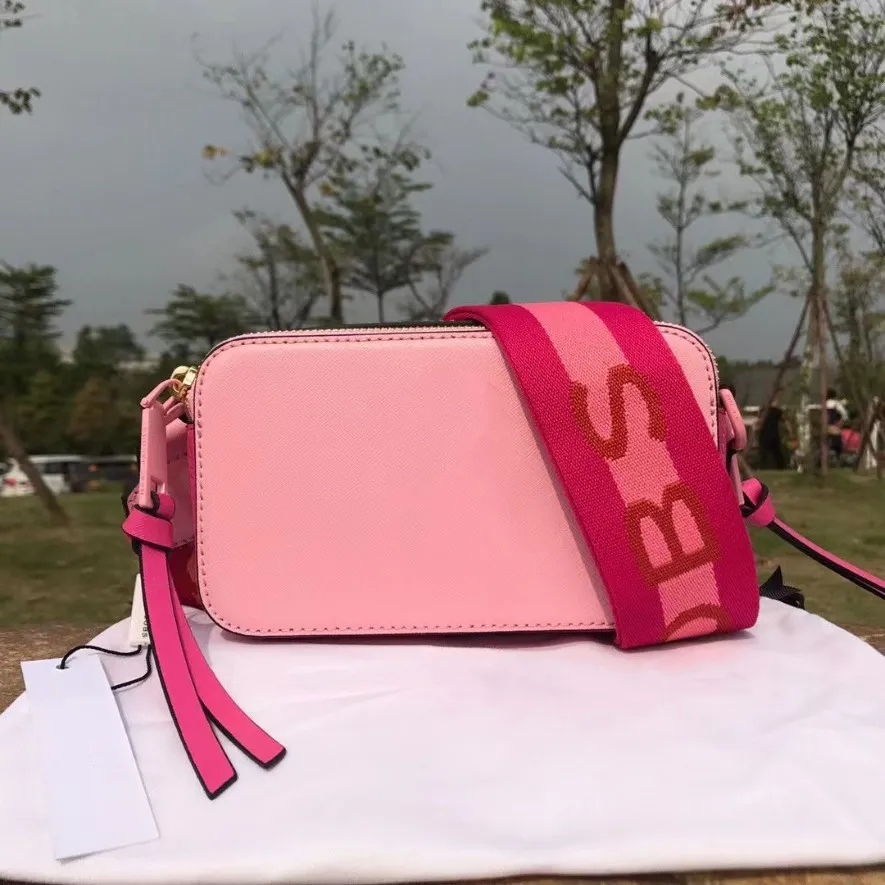 Designers axel 2023 modedesigner kvinnor väskor snaps hög textur handväska berömd kamera liten crossbody purse mini217k