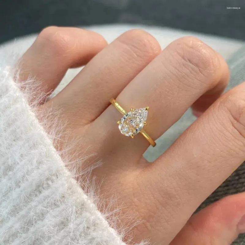 Bagues de cluster Karachis Japonais et coréen Light Luxe S925 Bague en argent sterling avec zircon en forme de poire de qualité supérieure incrusté de réglage exquis