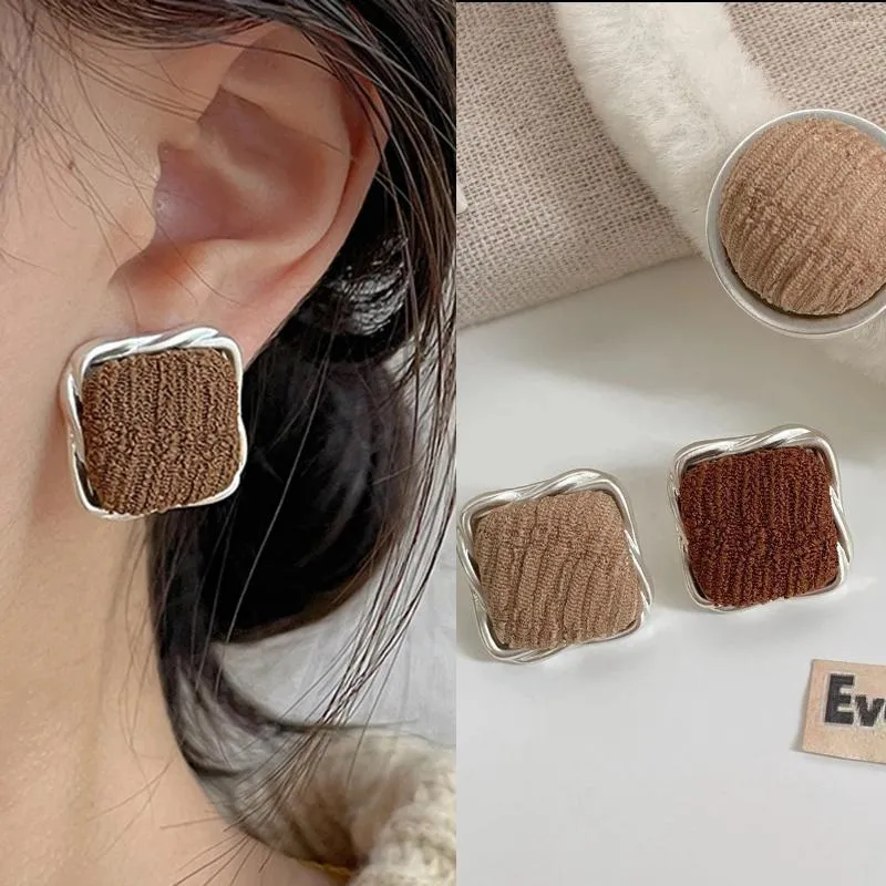 Oorknopjes Koreaanse stijl vierkant pluche bruin voor dames Maillard Winter geometrie mode-sieraden eenvoudige vrouwelijke feestoorbel