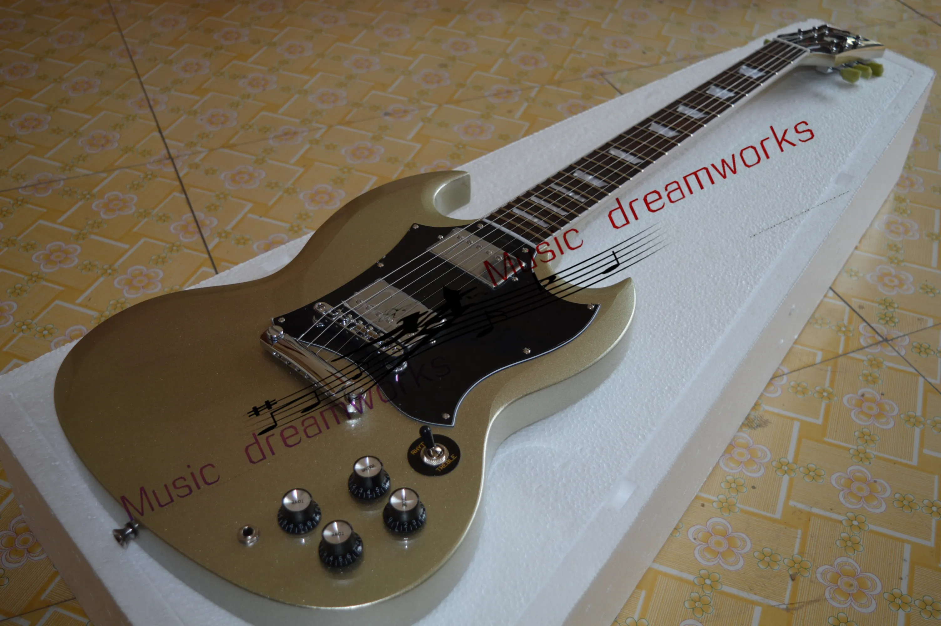 Metal srebrny proszek G-400 Wysokiej jakości gitara elektryczna SG, sprzęt sprzętowy niklu, duża tablica ochrony pickupu, w magazynie, szybka wysyłka