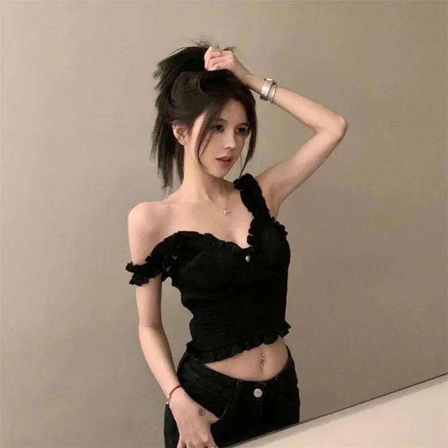 Kvinnors designer tankar Camisole Vest Summer American Sexy Spicy Girl Slim Fit Black Fashionable Pleated Clothes Ear Hermes Top