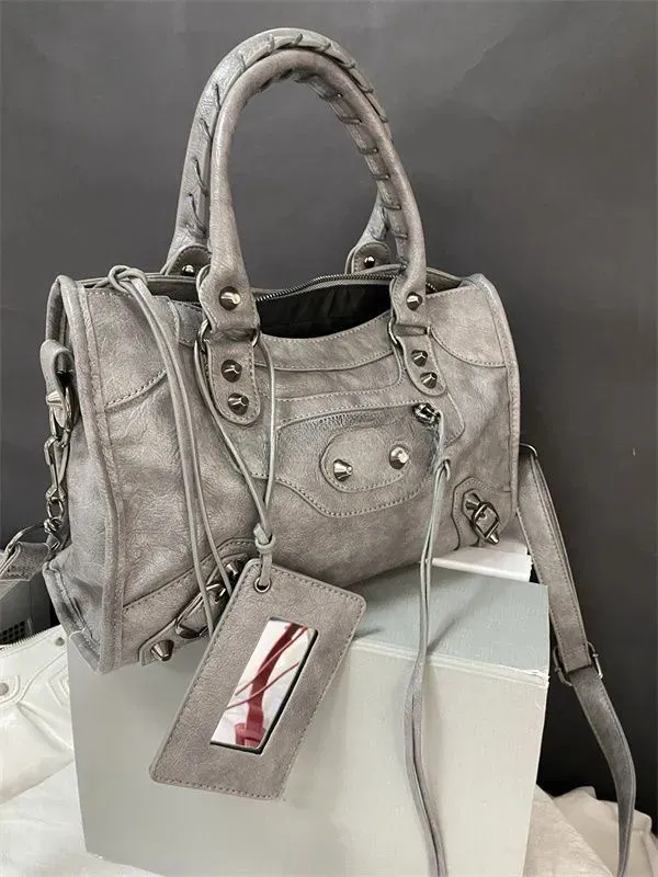 Vintage Femmes Totes Sac Moto Sacs à bandoulière Designers Véritable Cuir Bandoulière Embrayage Portefeuille Bourse Pochette Rétro Top Qualité