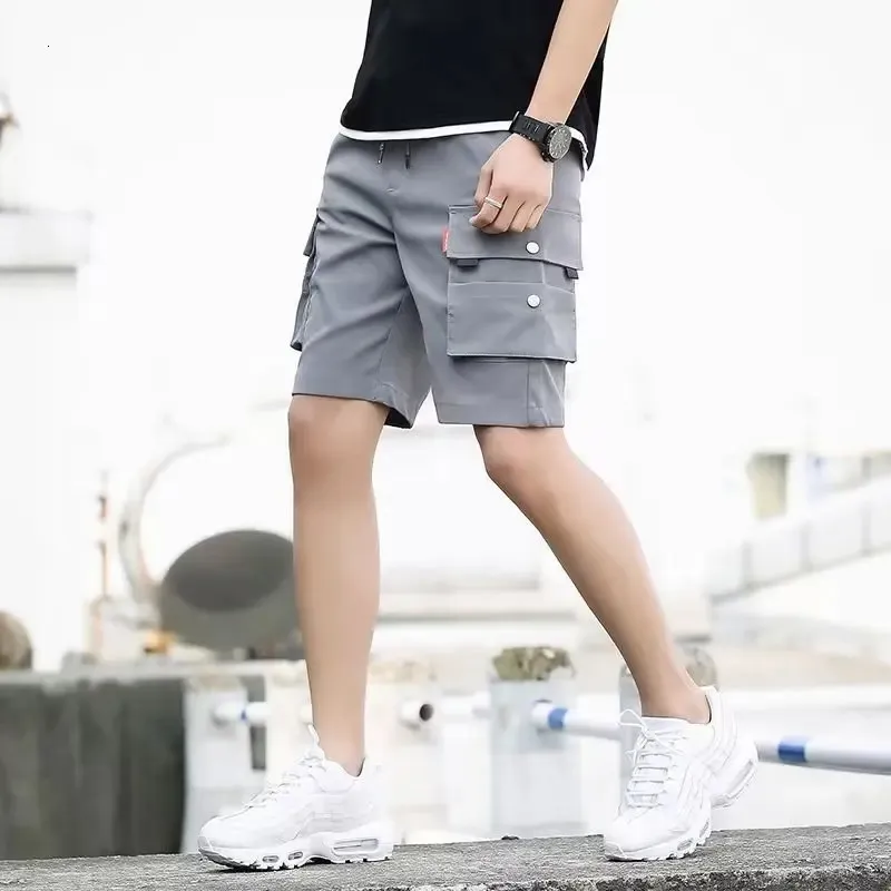 夏のカジュアルショーツメンズファッションInstagramはゆるいもので爆発し、韓国のズボンを着たトレンド240223