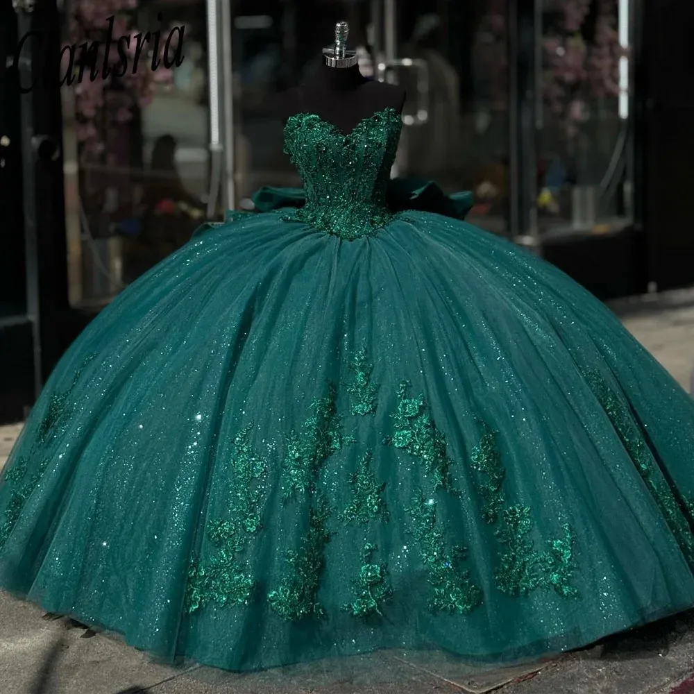 Sparkly Green Lace Plus Size Quinceanera klänningar Floral Applique Sweep Train Födelsedagsklänningar Vestidos de 15prom Party Wears