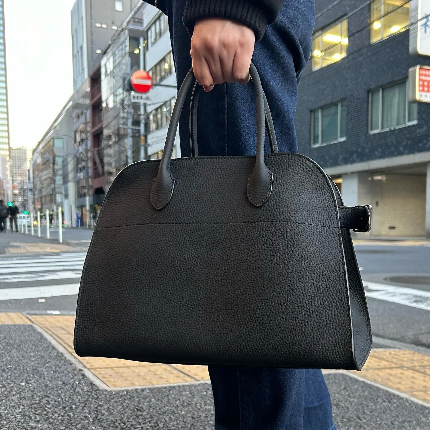 The Row Margaux 17ミラー品質デザイナートートバッグレザークロスボディハンドバッグLAGEショルダーレディースメンズウィークエンド旅行ショッピングスエードバッグ