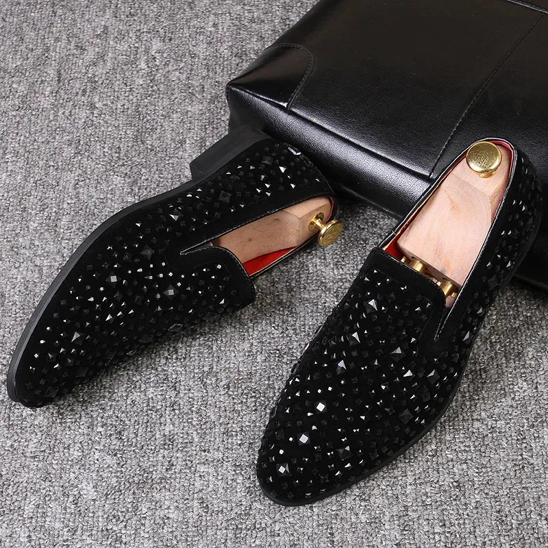 Czarne kolce marki mokasynów luksusowe buty dżinsowe i metalowe cekiny Wysokiej jakości przypadkowe mężczyźni 240223