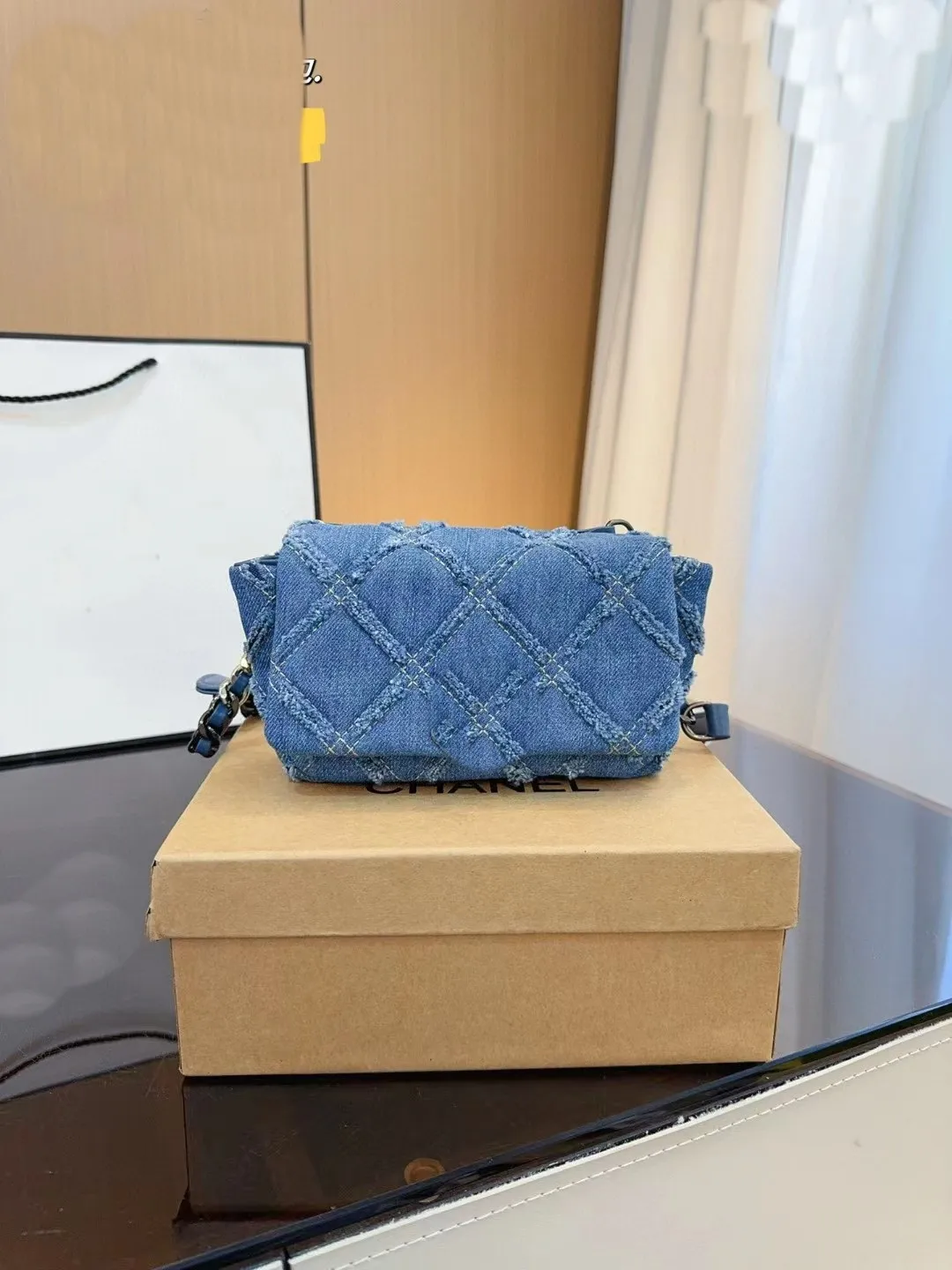 2024 Stile versatile del torace in denim, stile di moda di fascia di fascia di fascia di fascia alta di New Women originale, borsa per cellulare in grande capacità, borsa a catena con scatola regalo