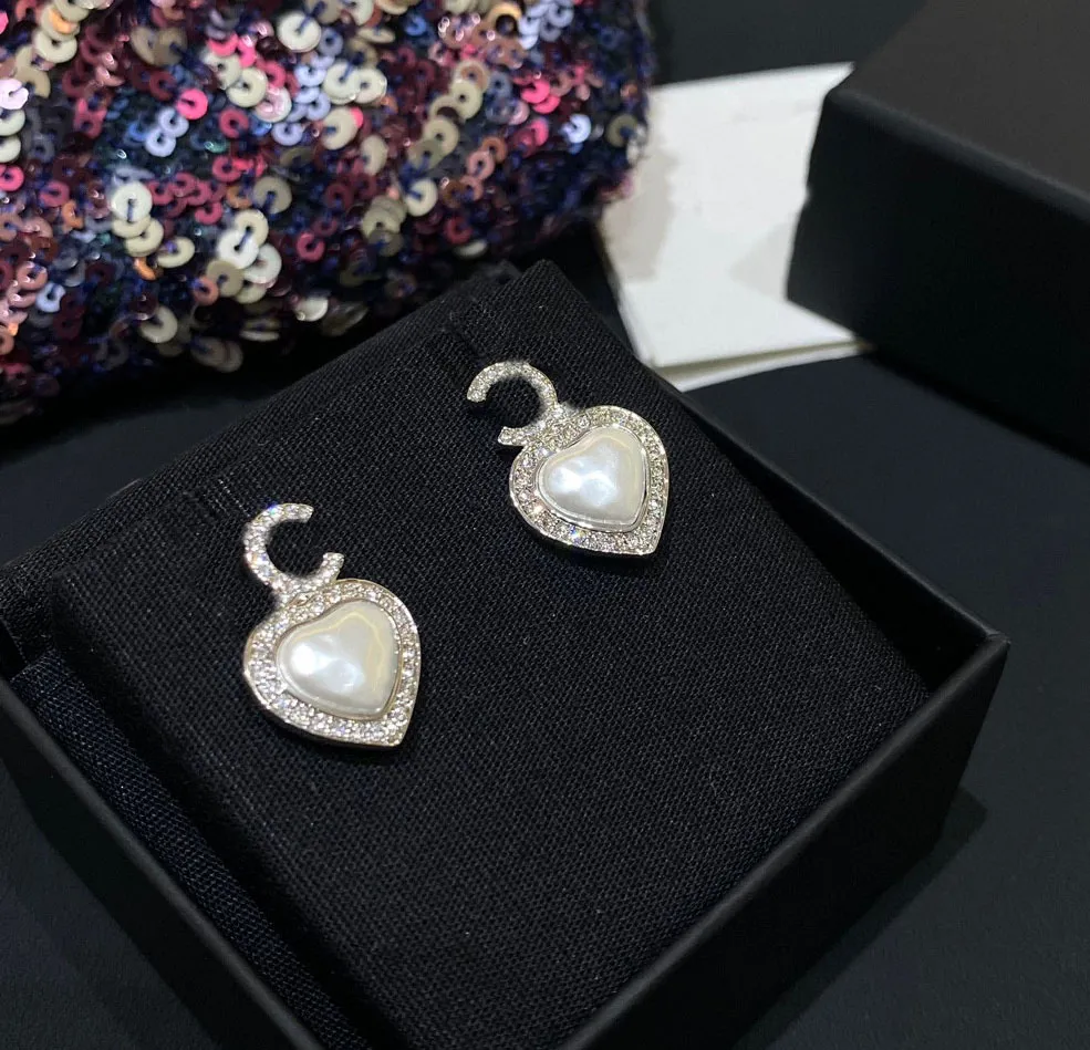 2024 Luxe kwaliteit charme Stud oorbel met diamant en natuur schelp kralen choker ontwerp hebben stempel doos hartvorm PS3086
