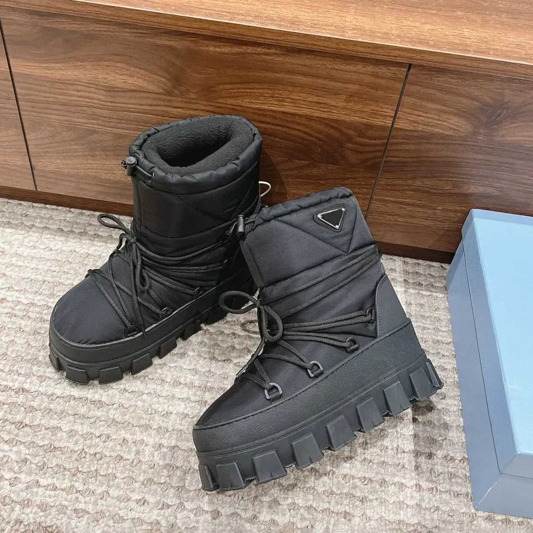 Ontwerper Martin Boots Moon Boot Triangle Gabardine Winter Outdoor Travel klim Booties Flat Run Dameshoensschoen Zwarte laars Nylon Snow Shark Knie High Platform schoenen