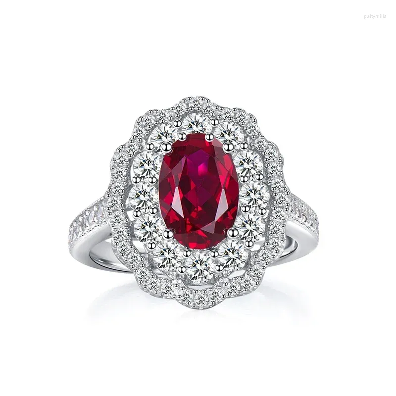 Bagues de cluster 925 Bague en argent Femme Diamant rouge Rétro Advanced Design Bijoux de mariage en gros